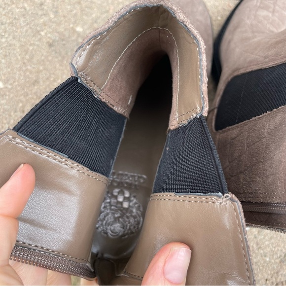 VINCE CAMUTO Women’s Tan Black Chelsea Ankle Boots Chunky Heel Zip Up Size 7.5 - Picture 12 of 14